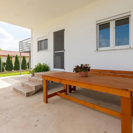 Дом отдыха Countryside Ground Floor *