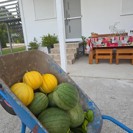 Дом отдыха Countryside Ground Floor Gomfoi