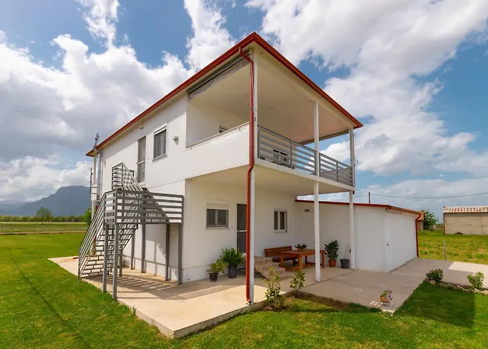 Countryside Ground Floor Gomfoi